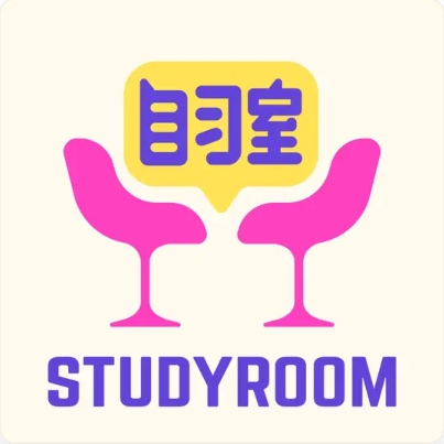 田野的鸟瞰图。一条道路穿过右上角。